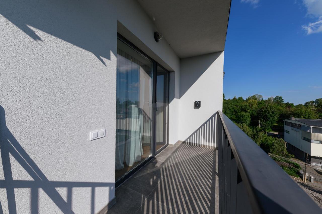 Мм Group Apartment Ujgorod Dış mekan fotoğraf