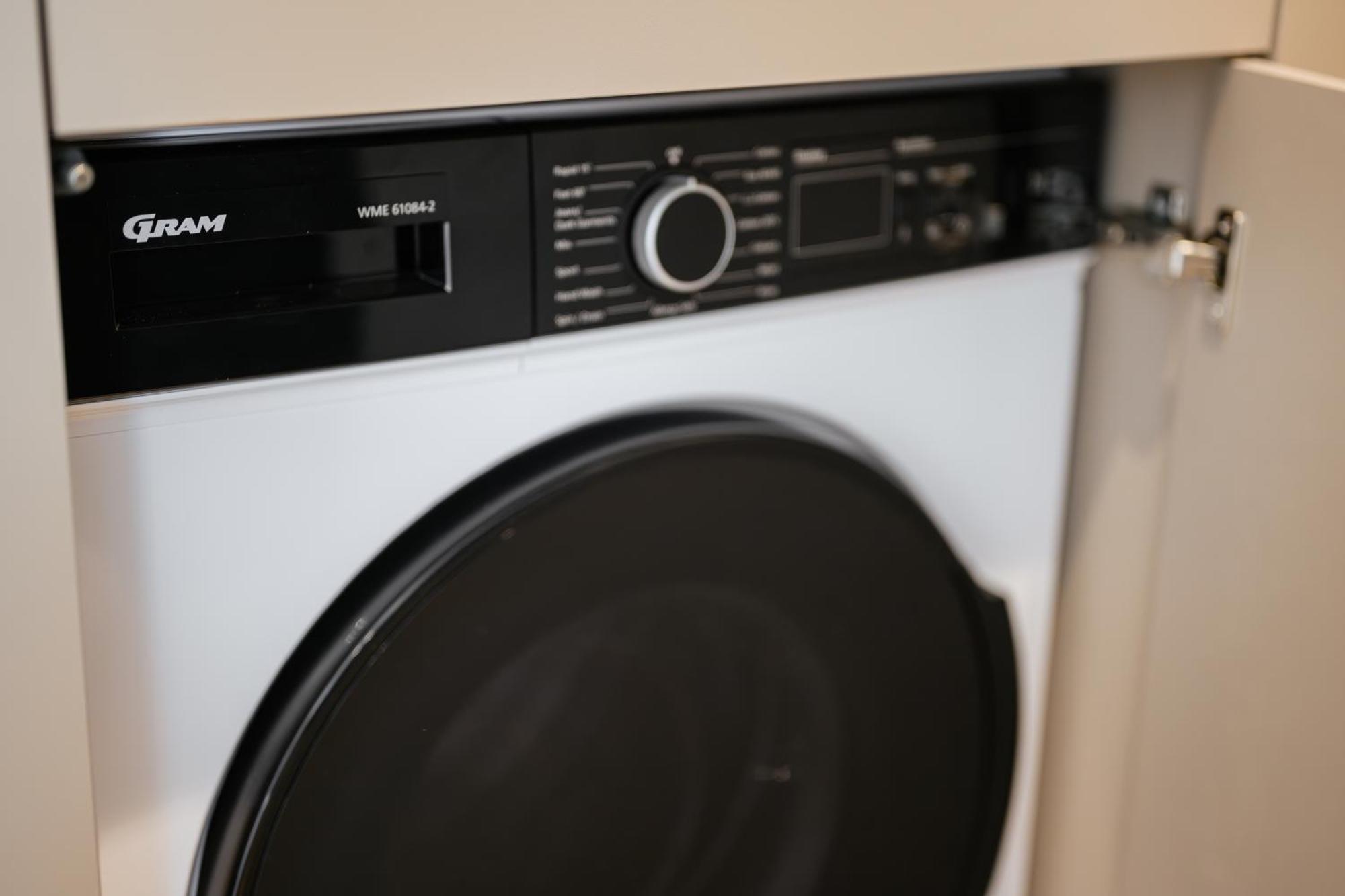 Мм Group Apartment Ujgorod Dış mekan fotoğraf