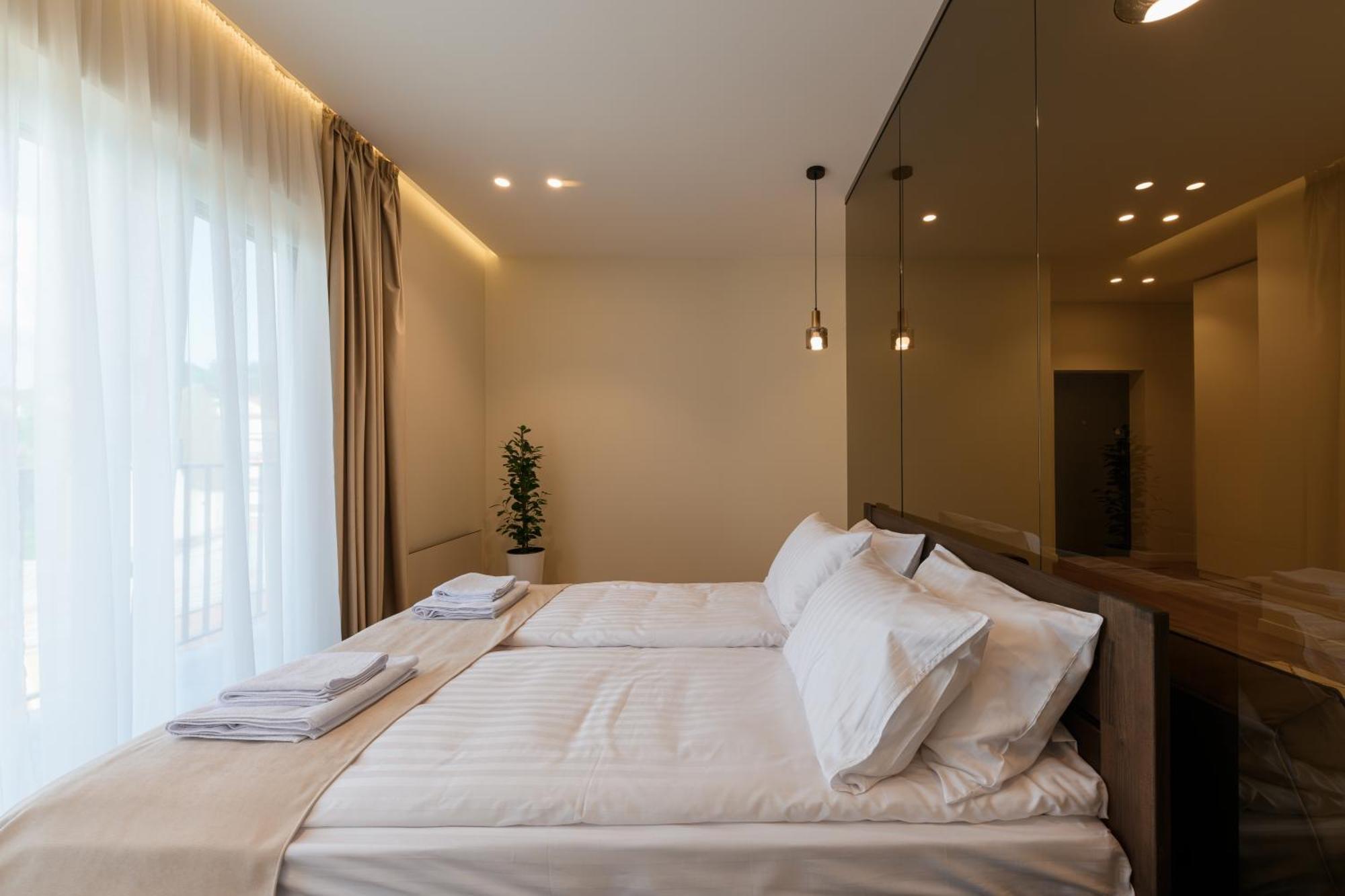 Мм Group Apartment Ujgorod Dış mekan fotoğraf
