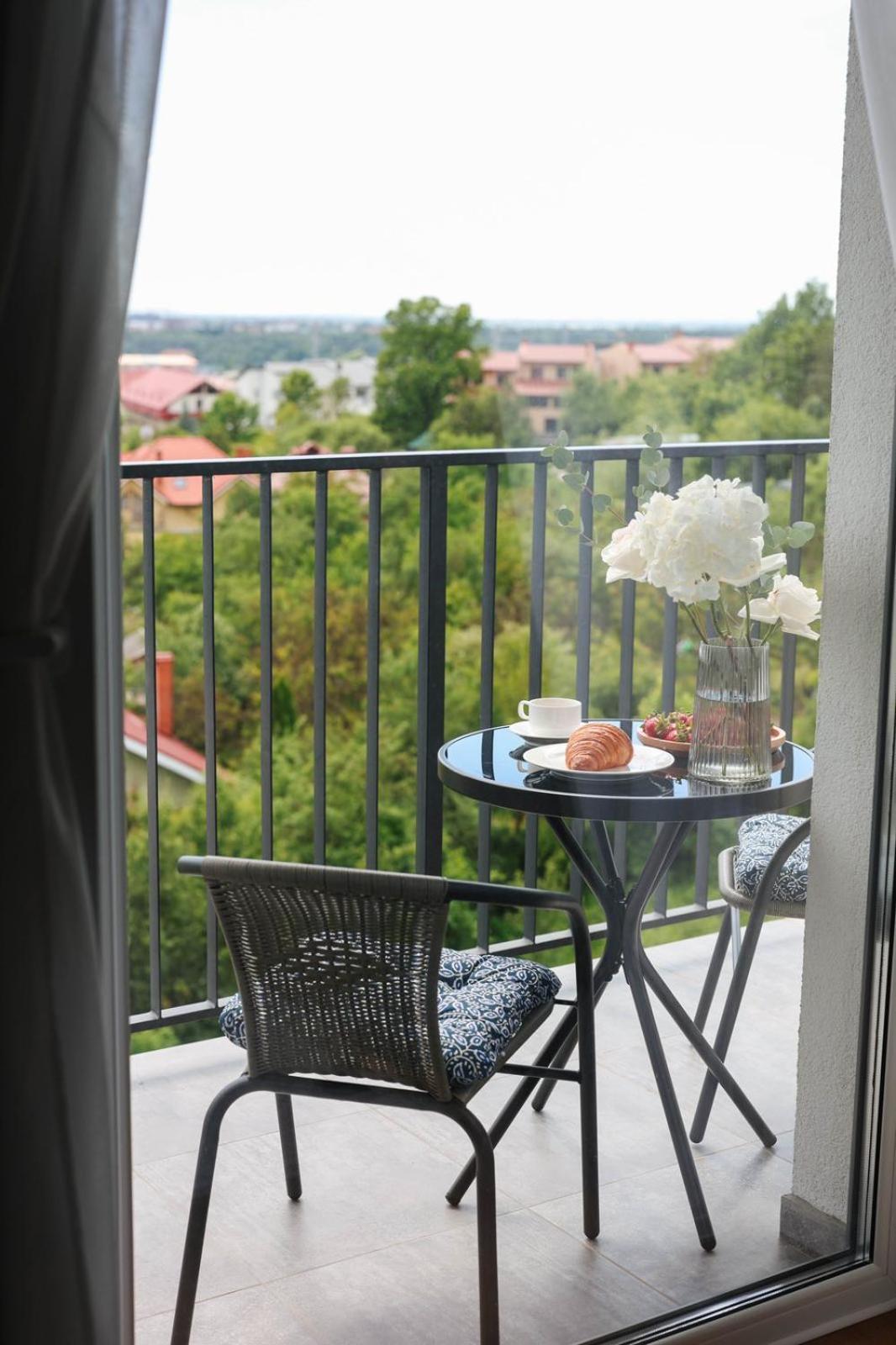 Мм Group Apartment Ujgorod Dış mekan fotoğraf