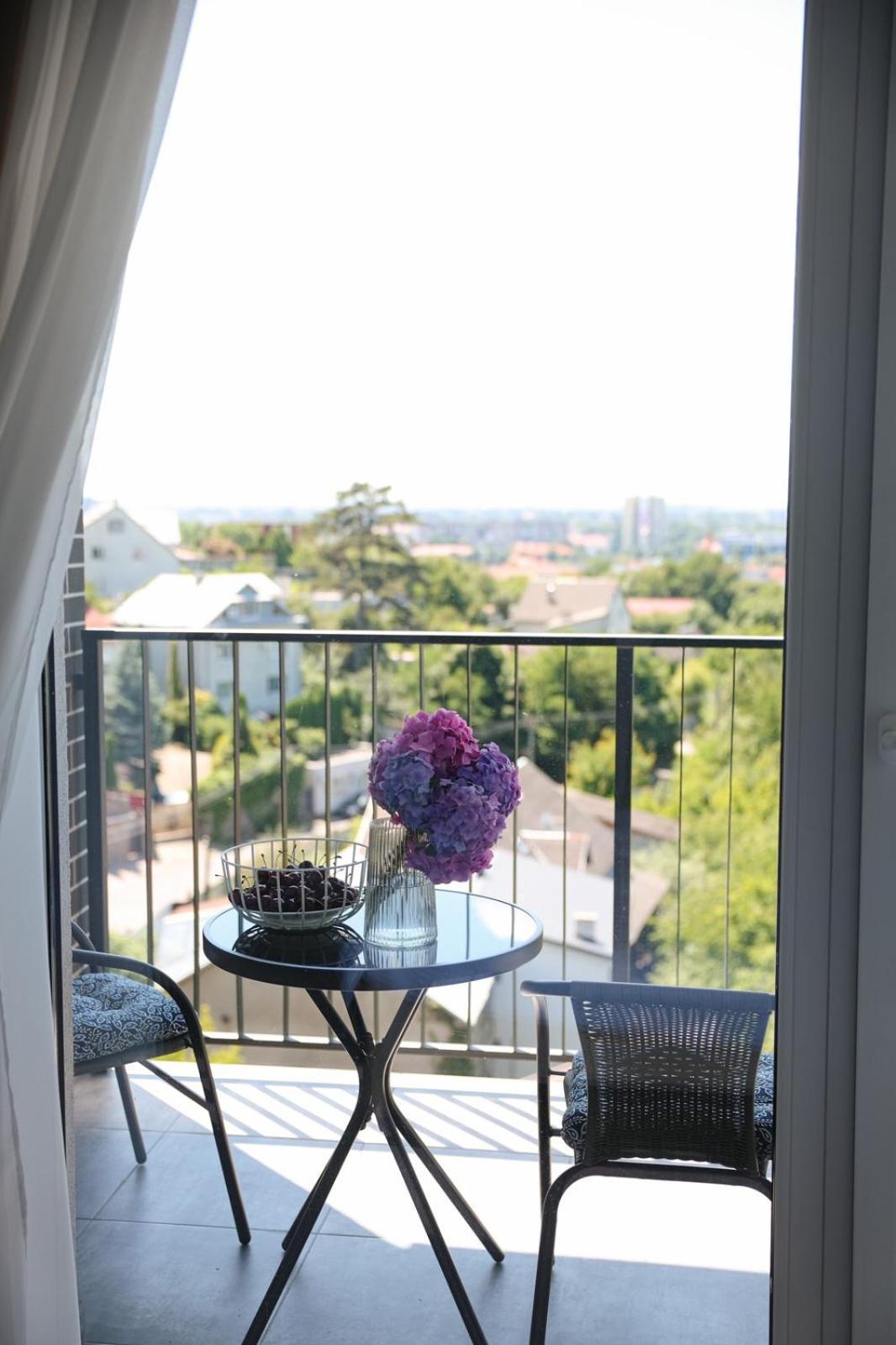 Мм Group Apartment Ujgorod Dış mekan fotoğraf