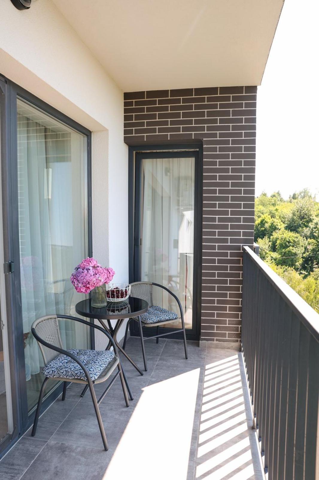 Мм Group Apartment Ujgorod Dış mekan fotoğraf
